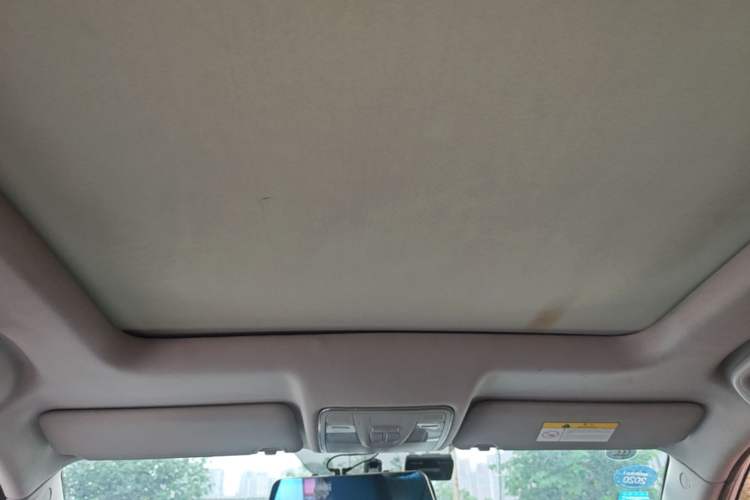 Used CHANGAN CS75 2017 Shangkui Edition 1.5T Automatic Fengxiang Model Headliner