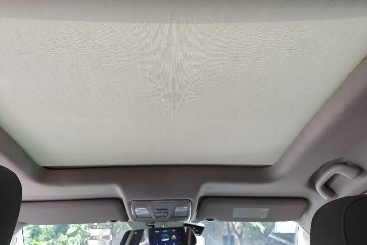 Used CHANGAN CS75 2017 Shangkui Edition 1.5T Automatic Fengxiang Model Headliner