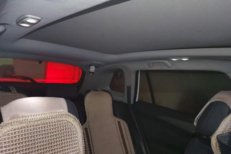 Used CHANGAN CS75 2017 Shangkui Edition 1.5T Automatic Fengxiang Model Headliner