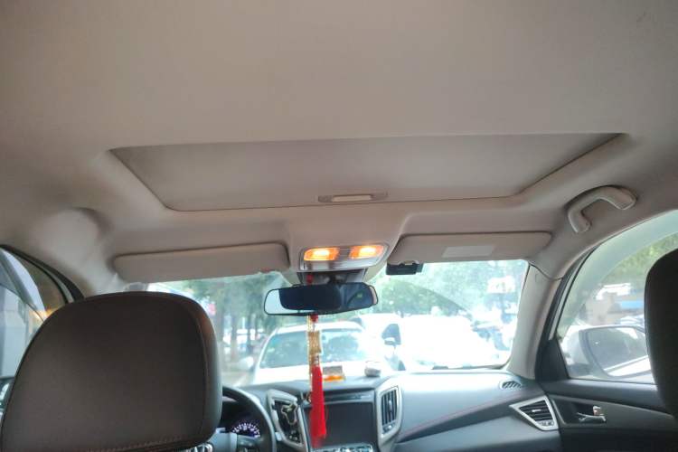 Used CHANGAN CS75 2017 Shangkui Edition 1.5T Manual Fengxiang Model Headliner