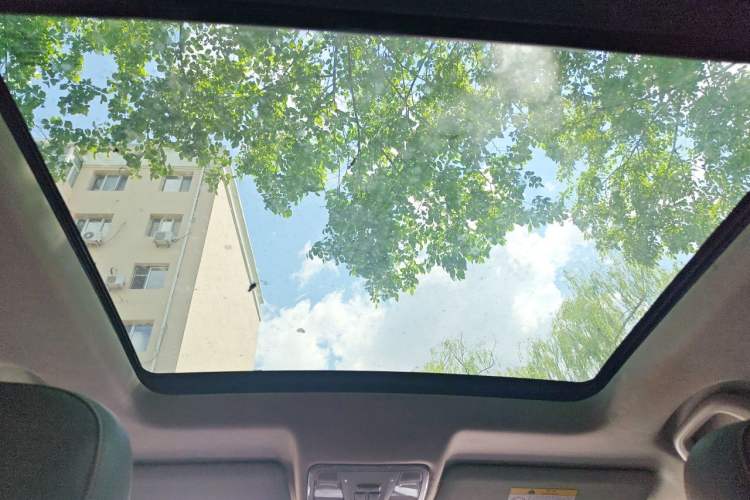 Used CHANGAN CS75 2017 Shangkui Edition 1.5T Automatic Fengxiang Model Headliner