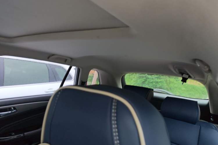 Used CHANGAN CS75 2017 Shangkui Edition 1.5T Automatic Fengyue Model Headliner