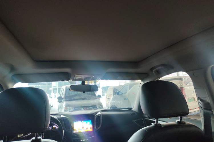 Used CHANGAN CS75 2017 Shangkui Edition 1.5T Automatic Fengxiang Model Headliner