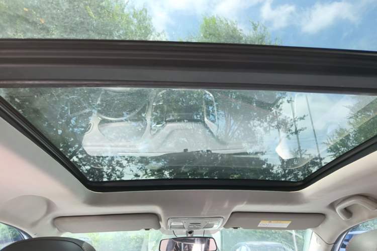 Used CHANGAN CS75 2017 Shangkui Edition 1.5T Automatic Fengxiang Model Headliner