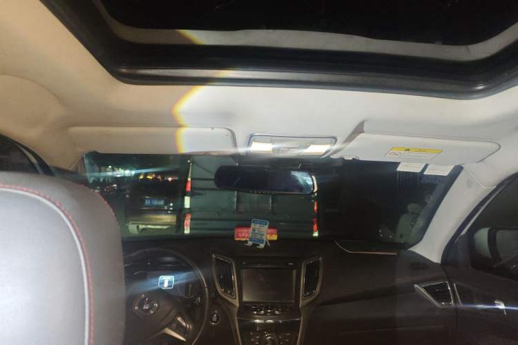 Used CHANGAN CS75 2017 Shangkui Edition 1.5T Automatic Fengxiang Model Headliner