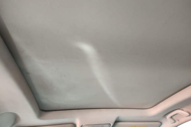 Used CHANGAN CS75 2017 Shangkui Edition 1.5T Automatic Fengxiang Model Headliner