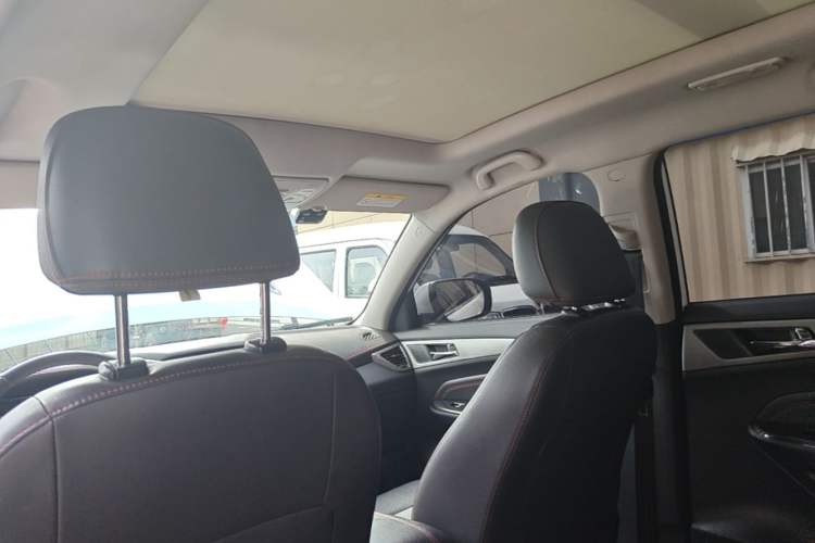 Used CHANGAN CS75 2017 Shangkui Edition 1.5T Automatic Fengxiang Model Headliner