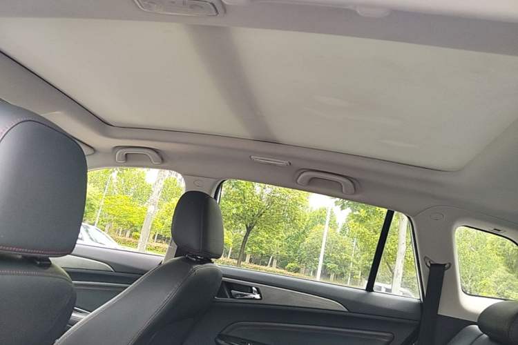 Used CHANGAN CS75 2017 Shangkui Edition 1.5T Automatic Fengxiang Model Headliner