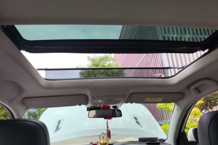 Used CHANGAN CS75 2017 Shangkui Edition 1.5T Automatic Fengxiang Model Headliner