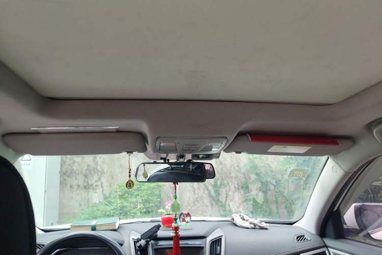 Used CHANGAN CS75 2017 Shangkui Edition 1.5T Automatic Fengxiang Model Headliner