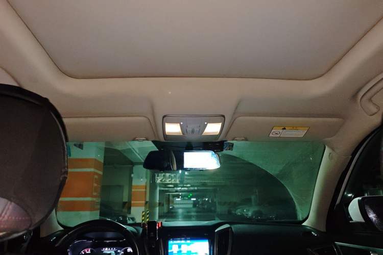 Used CHANGAN CS75 2017 Shangkui Edition 1.5T Automatic Fengxiang Model Headliner