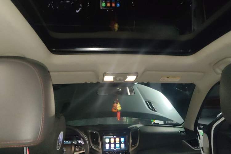 Used CHANGAN CS75 2017 Shangkui Edition 1.5T Automatic Fengxiang Model Headliner