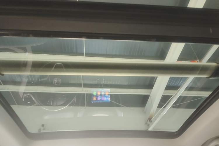 Used CHANGAN CS75 2017 Shangkui Edition 1.5T Automatic Fengxiang Model Headliner