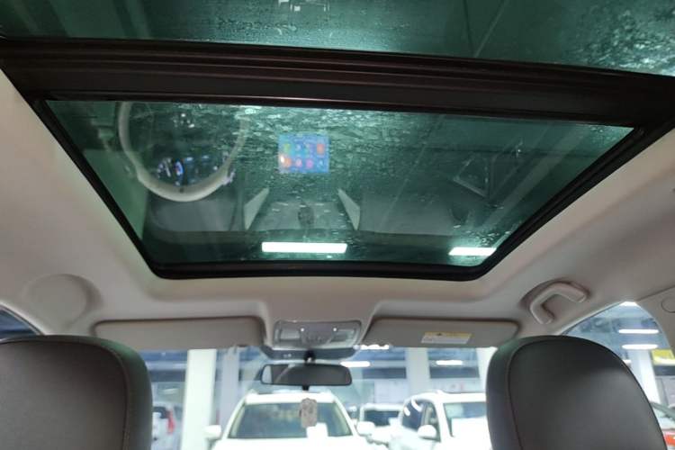 Used CHANGAN CS75 2017 Shangkui Edition 1.5T Automatic Fengxiang Model Headliner