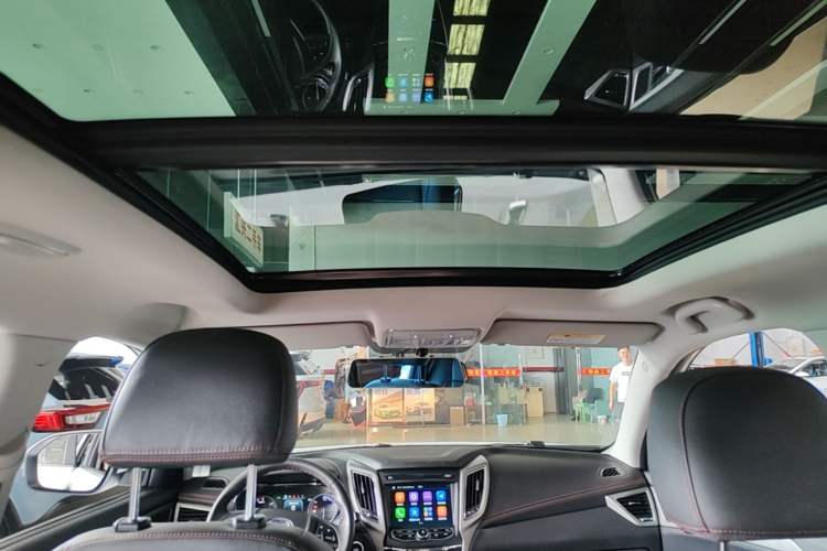 Used CHANGAN CS75 2017 Shangkui Edition 1.5T Automatic Fengxiang Model Headliner