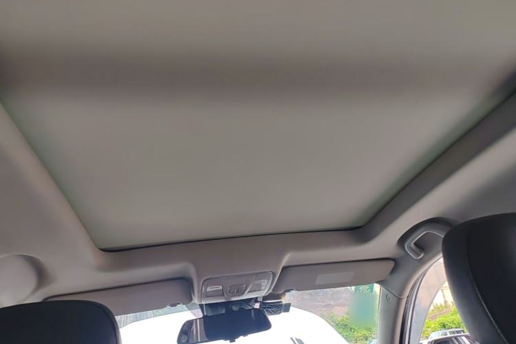 Used CHANGAN CS75 2017 Shangkui Edition 1.5T Automatic Fengyu Model Headliner