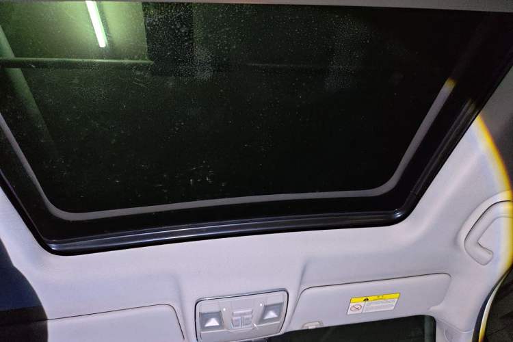Used CHANGAN CS75 2017 Shangkui Edition 1.5T Automatic Sharp Model Headliner
