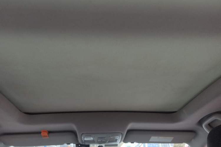 Used CHANGAN CS75 2017 Shangkui Edition 1.5T Automatic Fengxiang Model Headliner