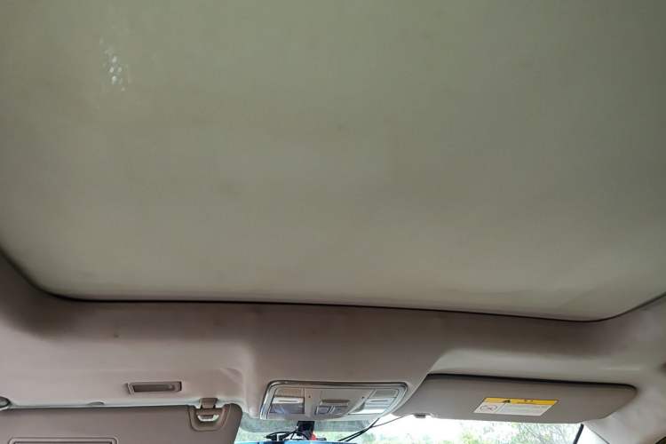 Used CHANGAN CS75 2017 Shangkui Edition 1.5T Automatic Fengxiang Model Headliner