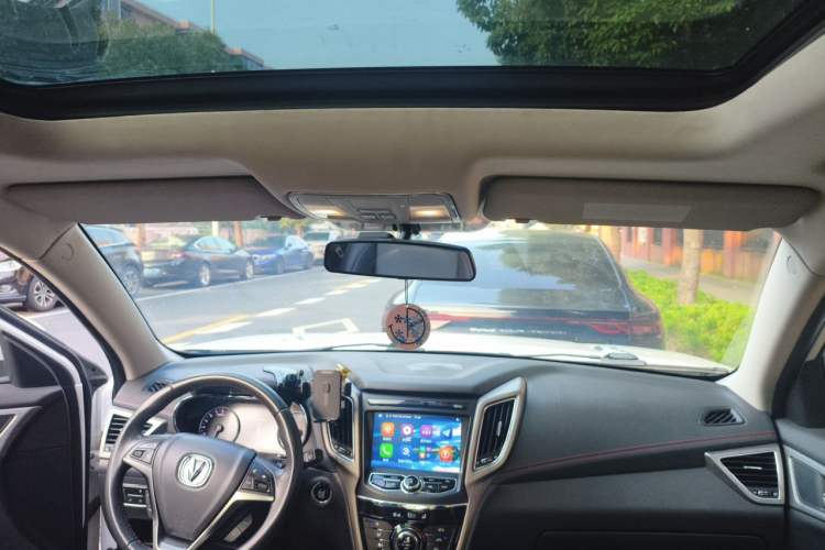Used CHANGAN CS75 2017 Shangkui Edition 1.5T Automatic Fengxiang Model Headliner
