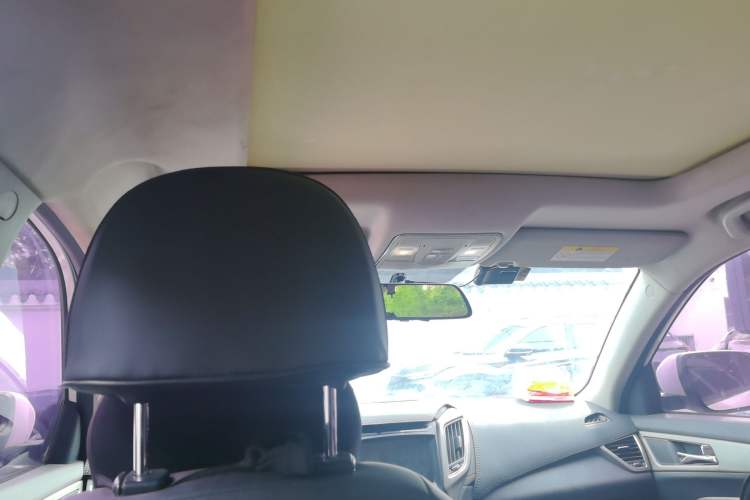 Used CHANGAN CS75 2017 Shangkui Edition 1.5T Automatic Fengxiang Model Headliner