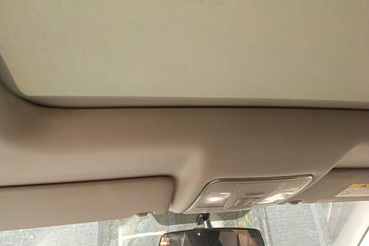 Used CHANGAN CS75 2017 Shangkui Edition 1.5T Automatic Fengxiang Model Headliner