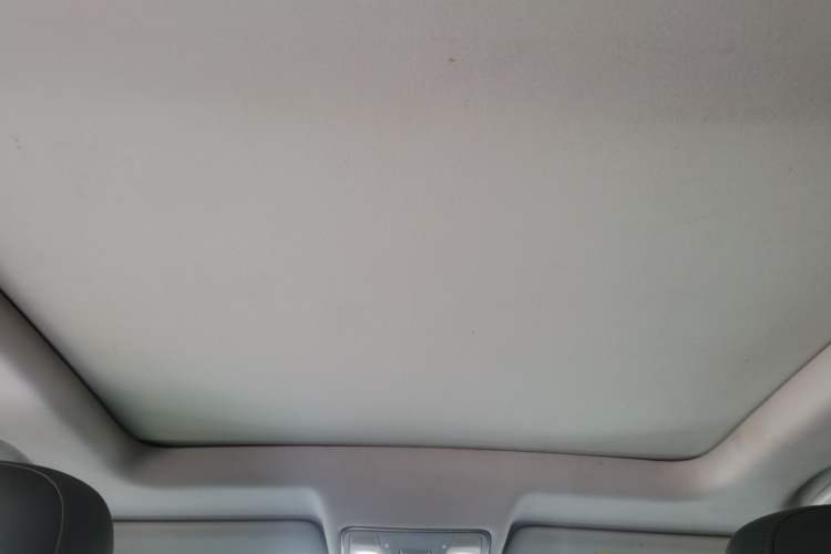 Used CHANGAN CS75 2017 Shangkui Edition 1.5T Automatic Fengxiang Model Headliner