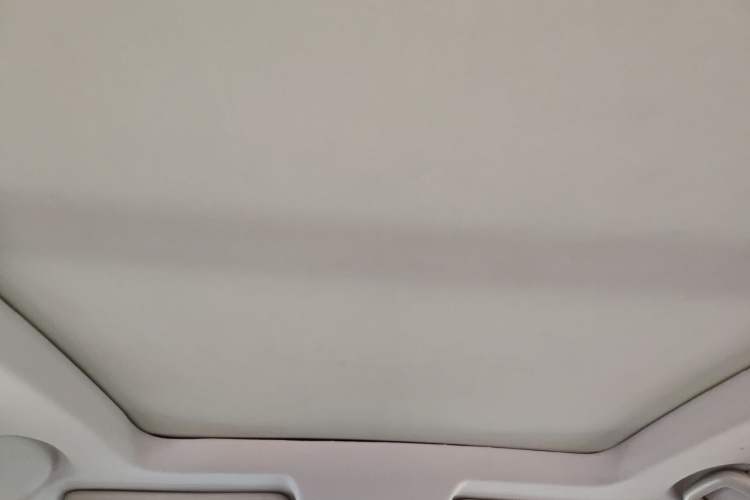 Used CHANGAN CS75 2017 Shangkui Edition 1.5T Automatic Fengxiang Model Headliner