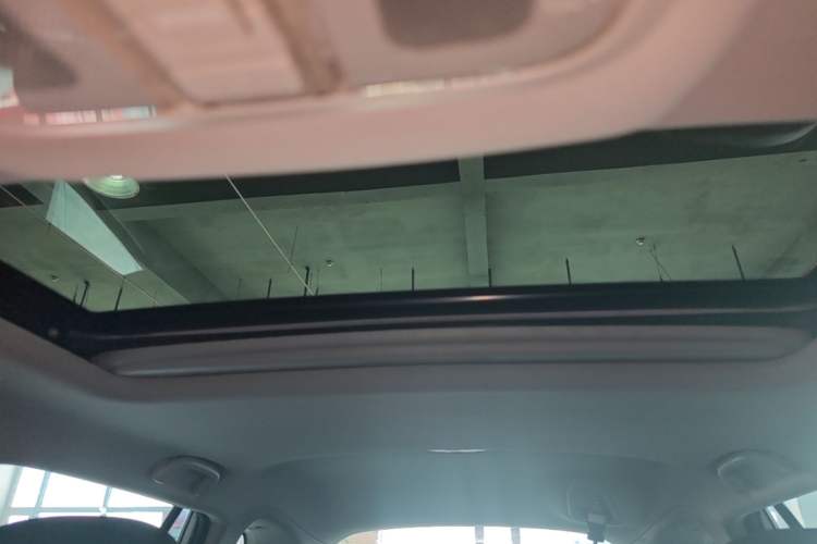 Used CHANGAN CS75 2017 Shangkui Edition 1.5T Manual Fengxiang Model Headliner