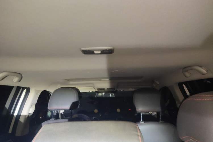 Used CHANGAN CS75 2017 Shangkui Edition 1.5T Manual Fengxiang Model Headliner