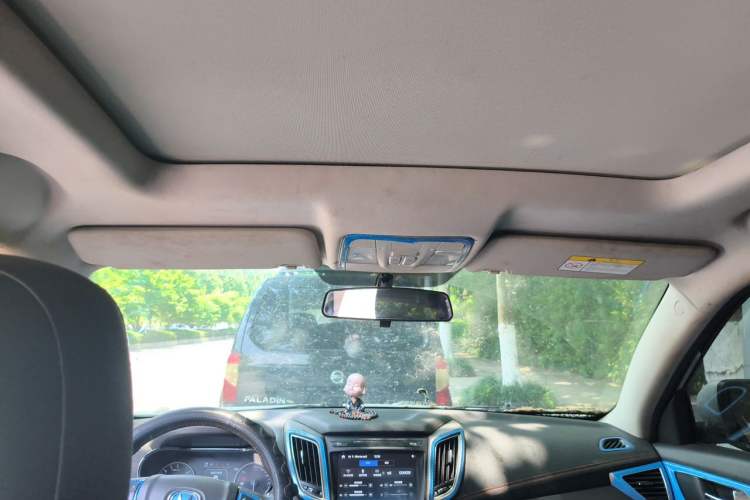 Used CHANGAN CS75 2017 Shangkui Edition 1.5T Automatic Fengxiang Model Headliner