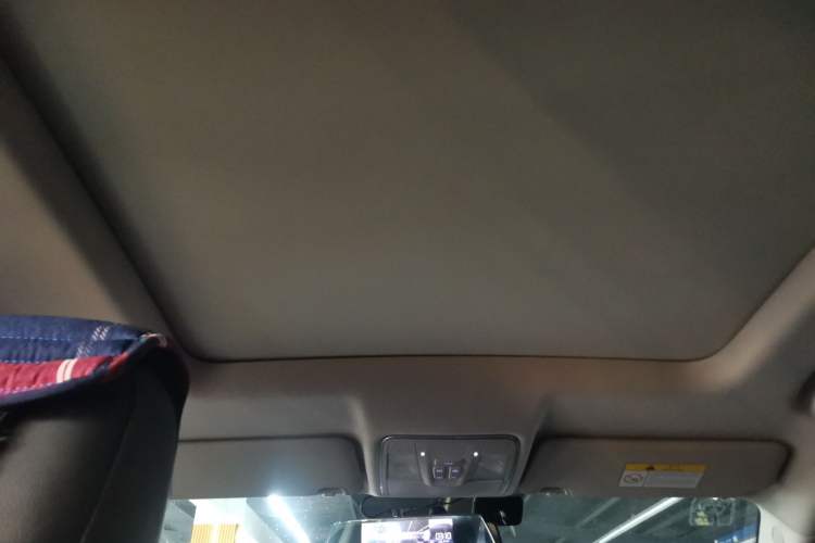 Used CHANGAN CS75 2017 Shangkui Edition 1.5T Automatic Fengxiang Model Headliner