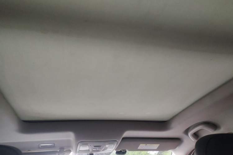 Used CHANGAN CS75 2017 Shangkui Edition 1.5T Automatic Fengxiang Model Headliner