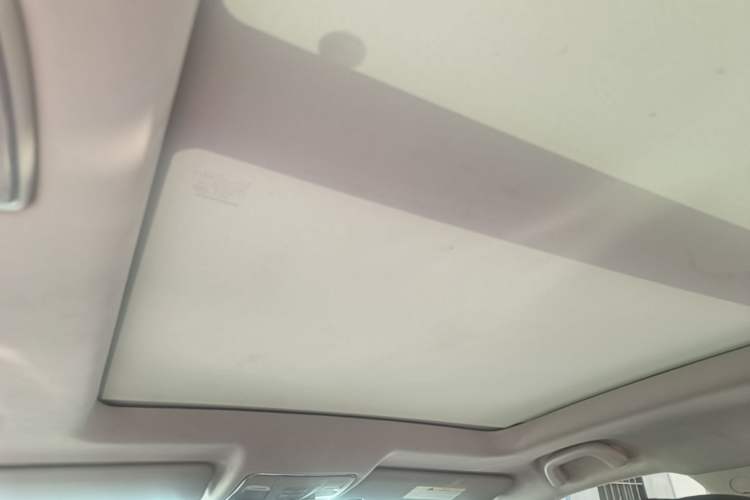 Used CHANGAN CS75 2017 Shangkui Edition 1.5T Automatic Fengxiang Model Headliner