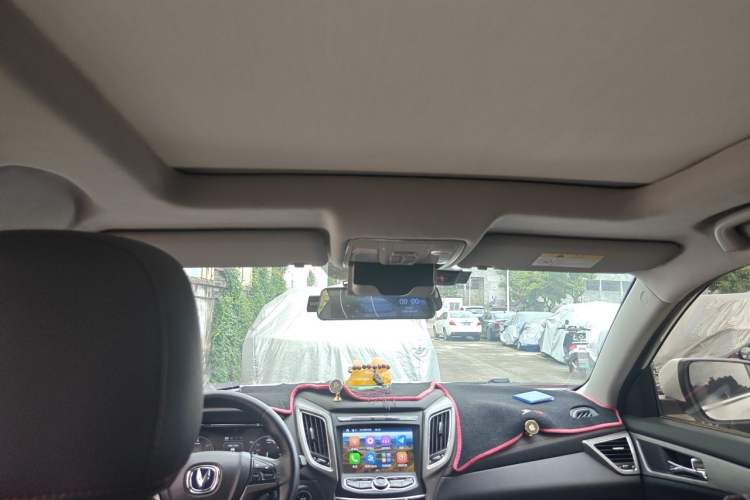 Used CHANGAN CS75 2017 Shangkui Edition 1.5T Automatic Fengxiang Model Headliner