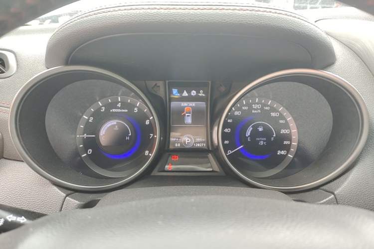 Used CHANGAN CS75 2017 Shangkui Edition 1.5T Automatic Fengyue Model Instrument Cluster