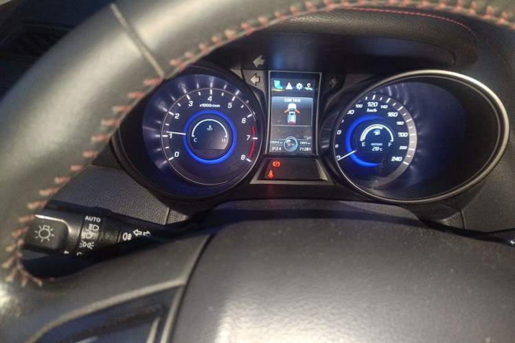 Used CHANGAN CS75 2017 Shangku Edition 1.5T Manual ZhiXiang Model Instrument Cluster