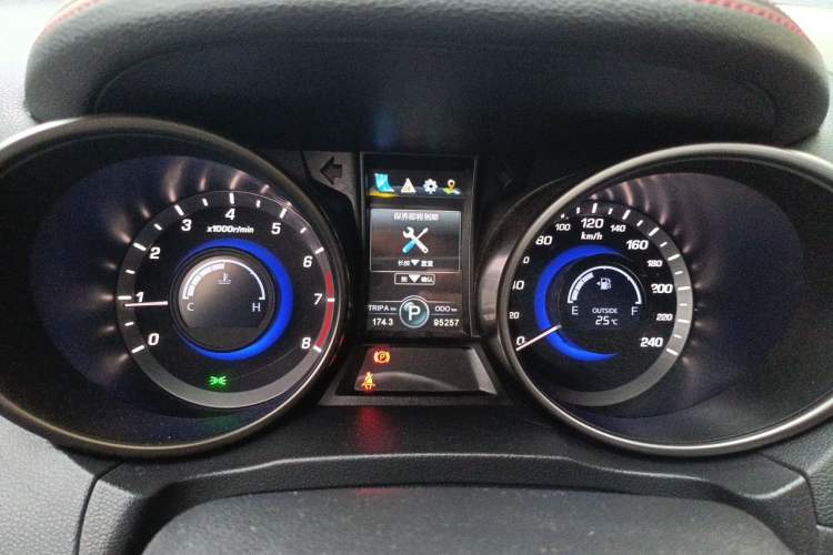 Used CHANGAN CS75 2017 Shangkui Edition 1.5T Automatic Fengyue Model Instrument Cluster