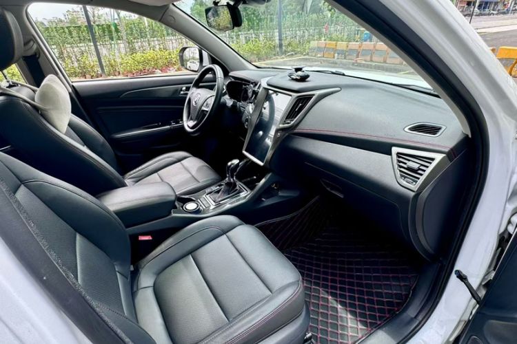 Used CHANGAN CS75 2017 Shangkui Edition 1.8T Automatic All-Wheel-Drive Elite Model Interior 1