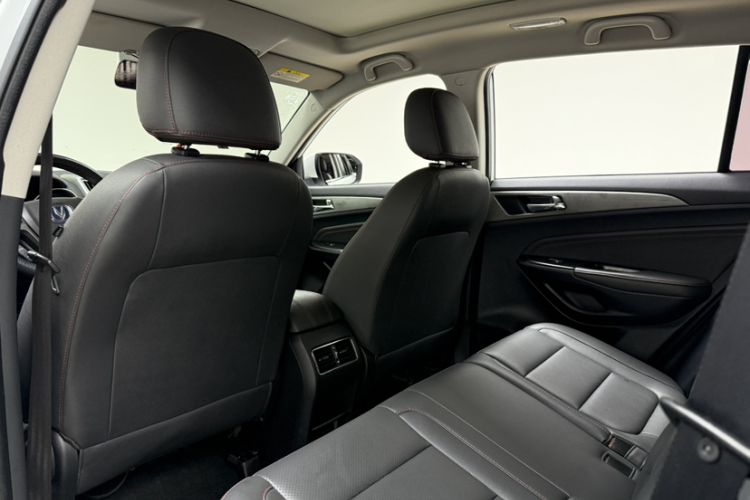 Used CHANGAN CS75 2017 Shangku Edition 1.5T Manual ZhiXiang Model Interior 1