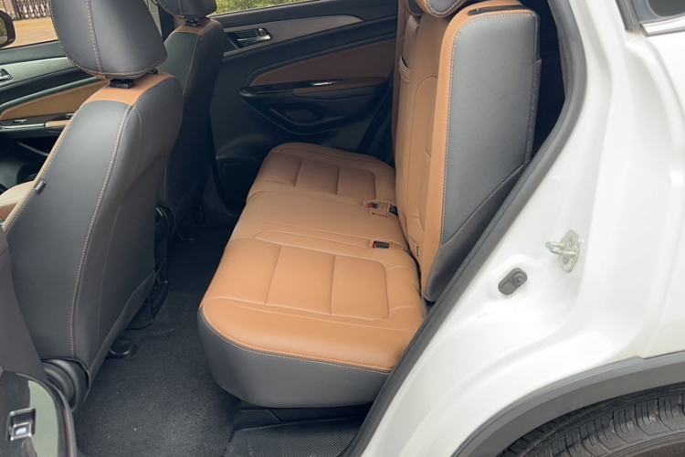 Used CHANGAN CS75 2017 Shangkui Edition 1.5T Manual Fengxiang Model Interior 1