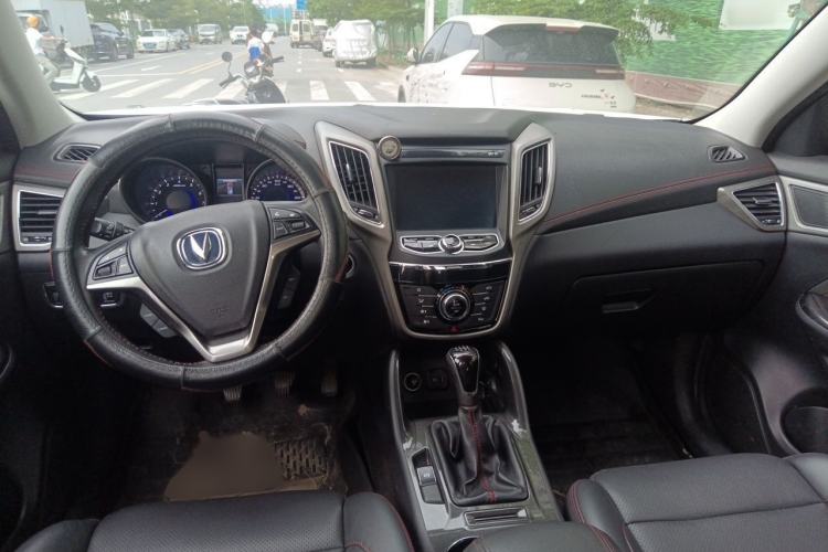 Used CHANGAN CS75 2017 Shangkui Edition 1.5T Manual Fengxiang Model Interior 2