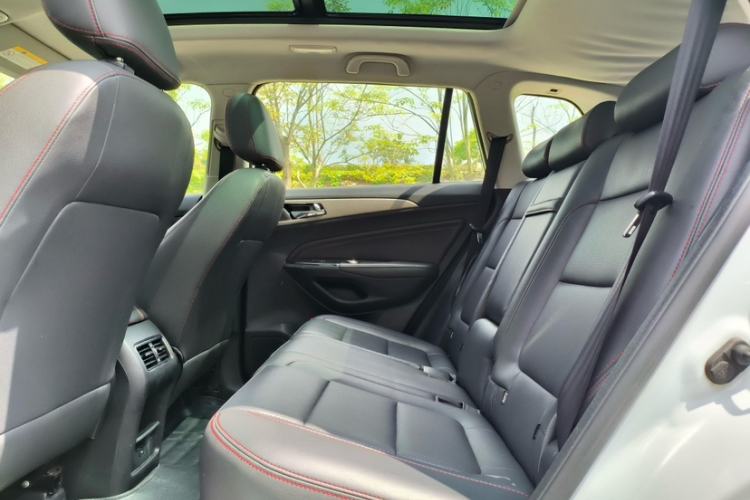 Used CHANGAN CS75 2017 Shangkui Edition 1.5T Automatic Fengxiang Model Interior 2