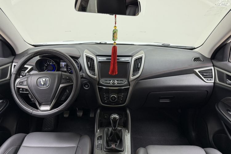 Used CHANGAN CS75 2017 Shangku Edition 1.5T Manual ZhiXiang Model Interior 2