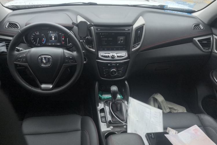 Used CHANGAN CS75 2017 Shangkui Edition 1.5T Automatic Fengyue Model Interior 2