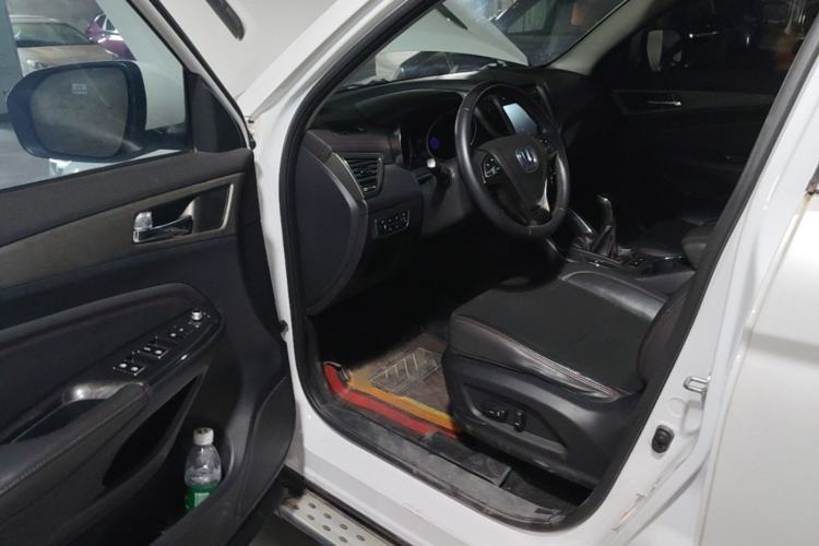 Used CHANGAN CS75 2017 Shangkui Edition 1.5T Manual Luxury Model Interior 3