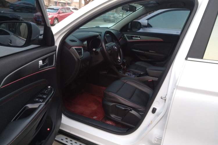 Used CHANGAN CS75 2017 Shangkui Edition 1.5T Automatic Fengyue Model Interior 3