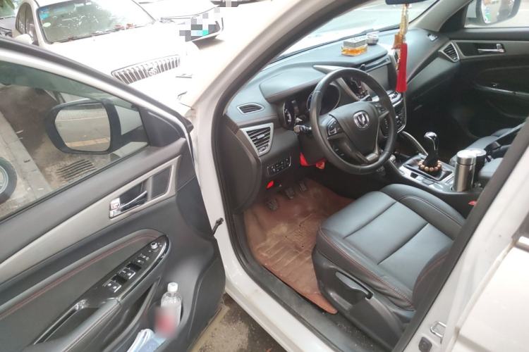 Used CHANGAN CS75 2017 Shangkui Edition 1.5T Manual Fengxiang Model Interior 3