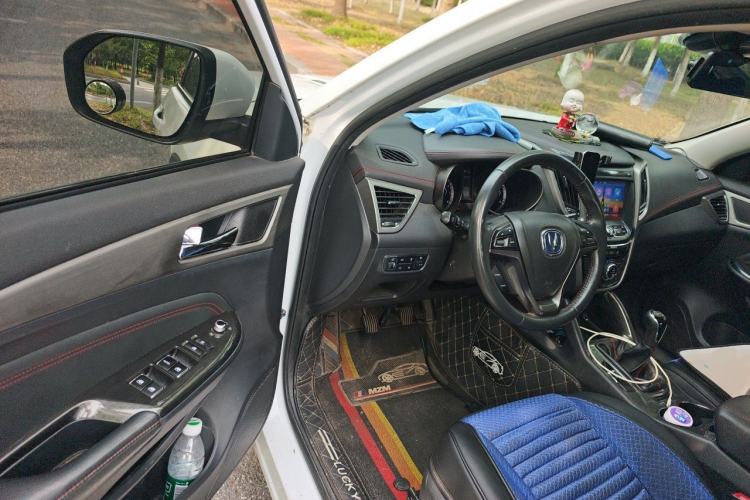 Used CHANGAN CS75 2017 Shangkui Edition 1.5T Manual Fengxiang Model Interior 3
