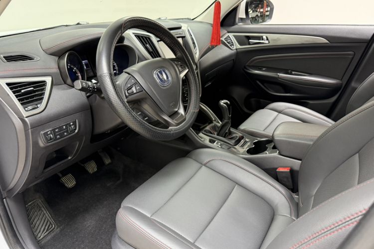 Used CHANGAN CS75 2017 Shangku Edition 1.5T Manual ZhiXiang Model Interior 3